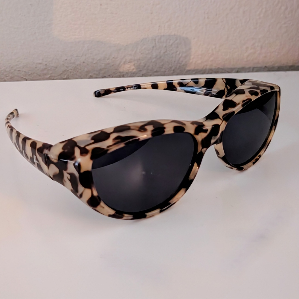 No Name Brand Small Cat eye Retro Chic Pattern Sunglasses